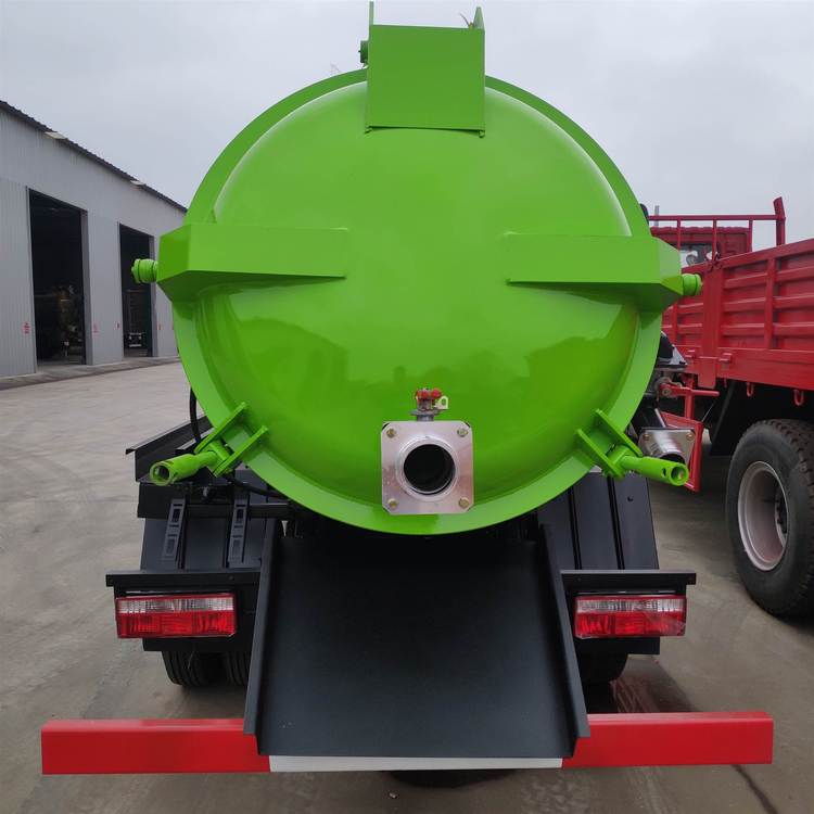 东风福瑞卡5方小型吸污车