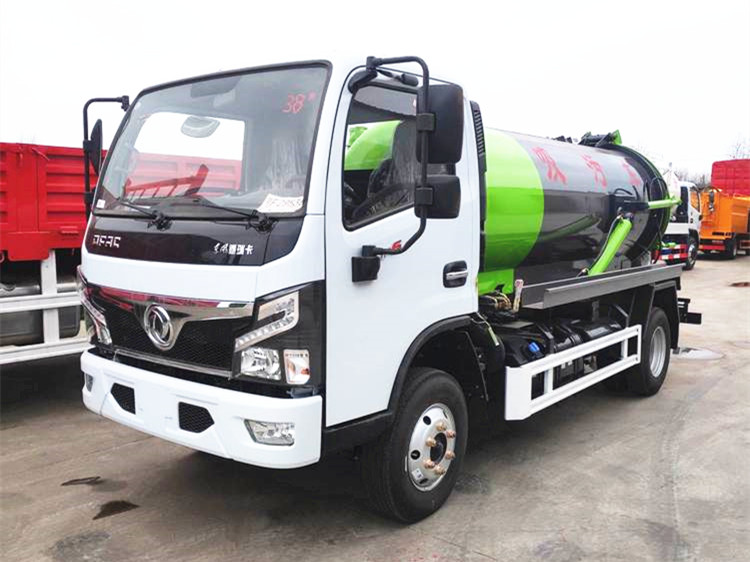 东风福瑞卡5方小型吸污车