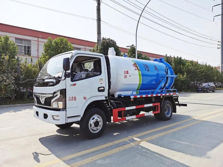 东风福瑞卡4.5方吸污车