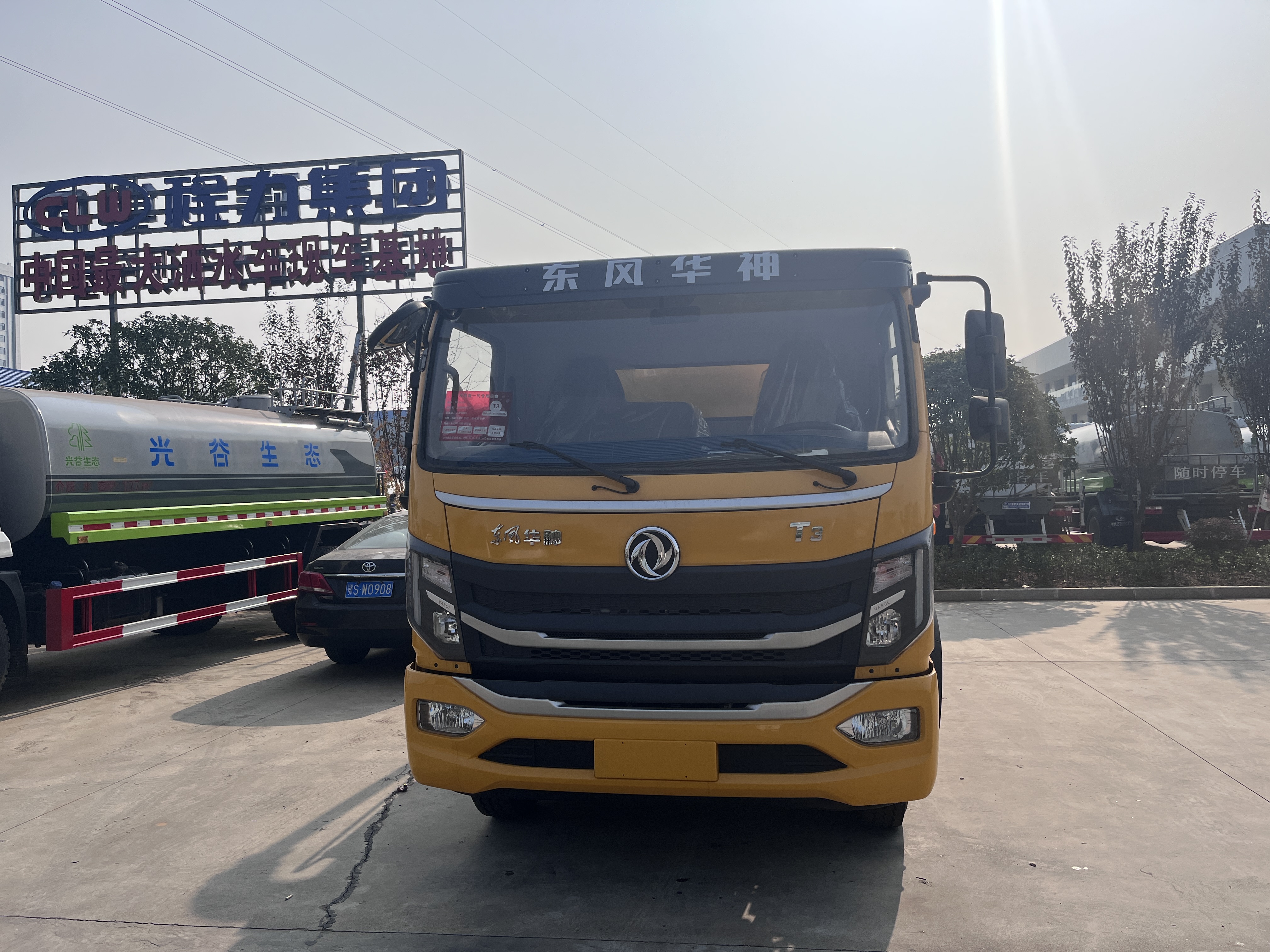 东风华神13方吸污车
